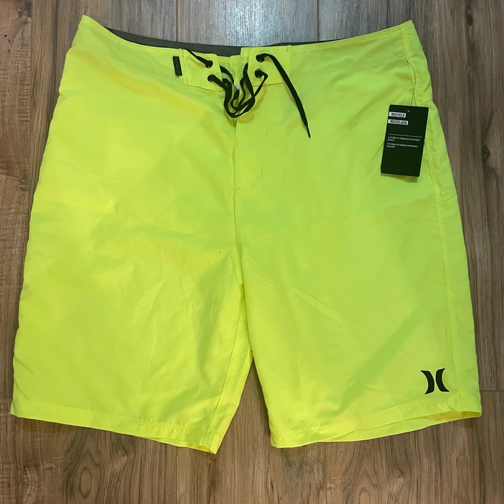 Mens Hurley Swim Trunks size 34 length 21”